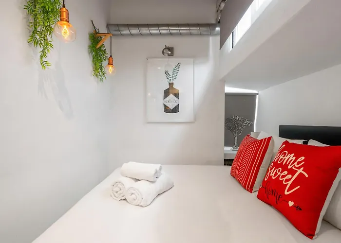 Attic 3Bedrms-2Baths In Heart Of Malasana