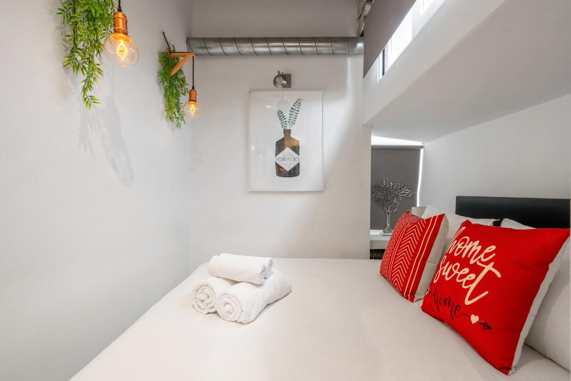 Attic 3bedrms-2baths In Heart Of Malasana * Madrid