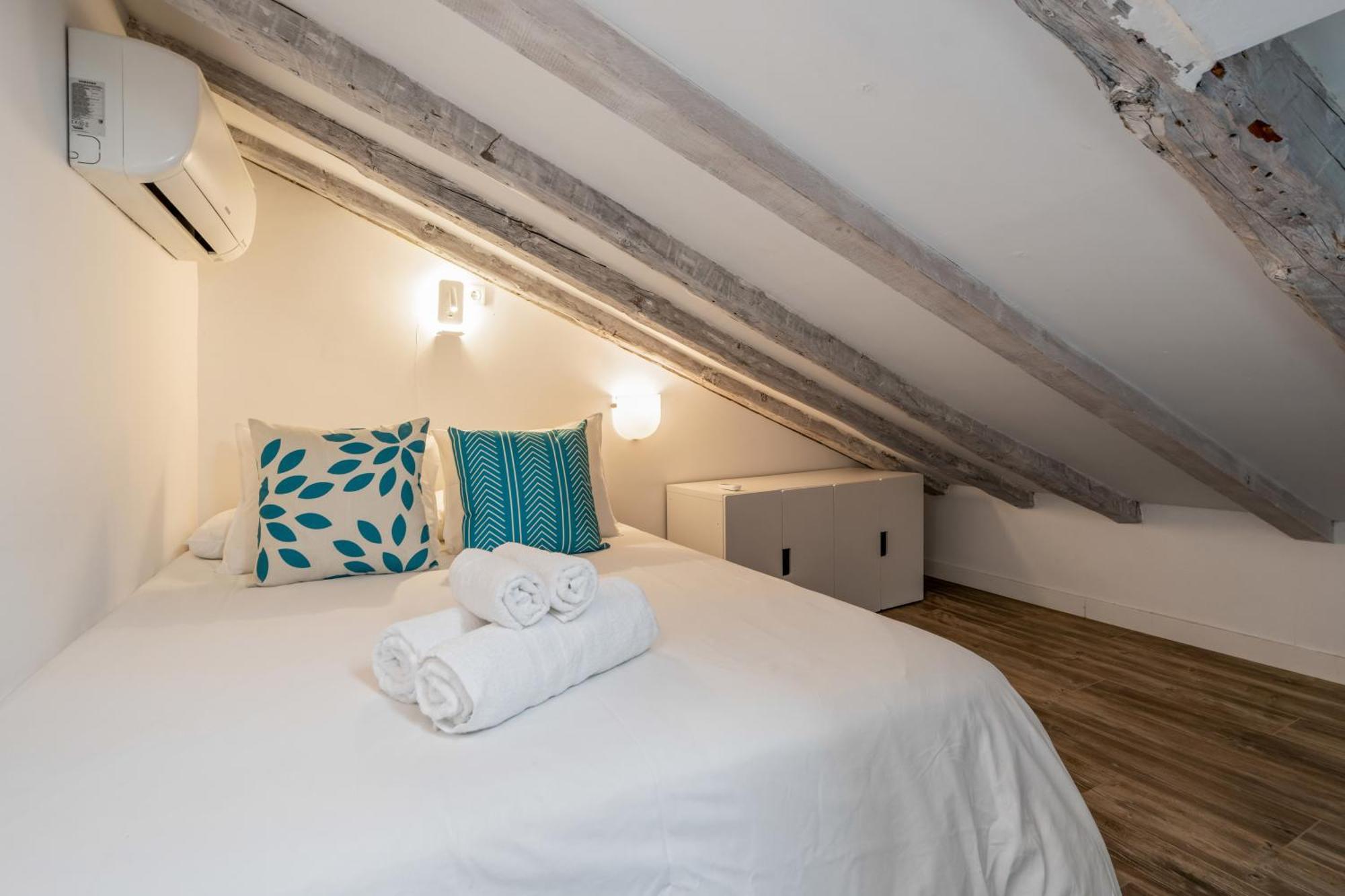 Attic 3bedrms-2baths In Heart Of Malasana Appartement