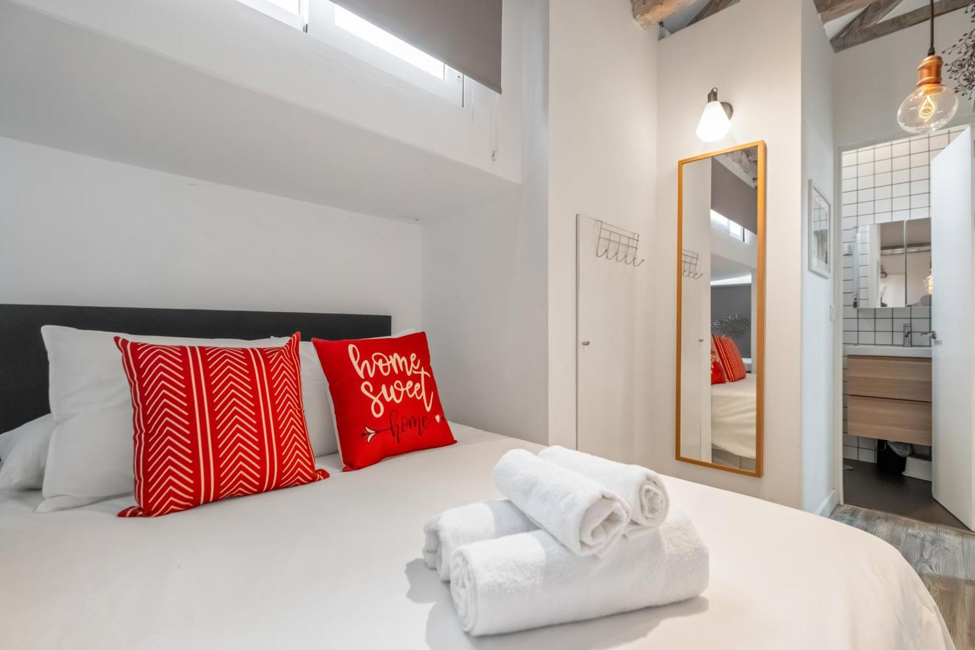 Attic 3bedrms-2baths In Heart Of Malasana Appartement